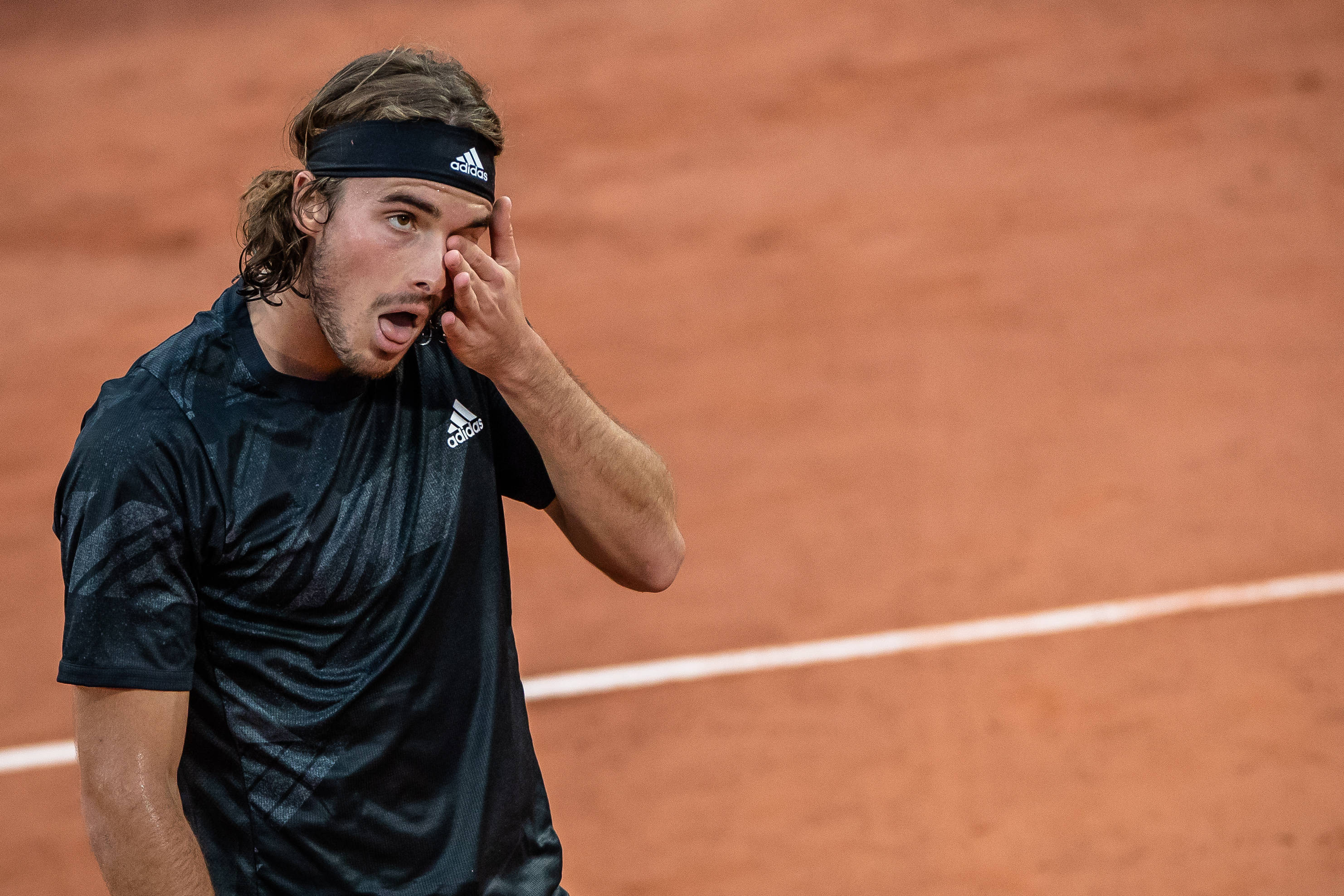 乐鱼官网-意大利网球队险胜欧洲网球队,西西帕斯打破历史纪录的简单介绍